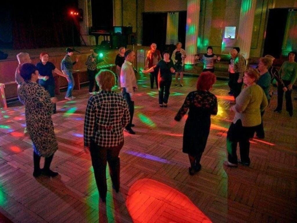 Музика и танцы не только для молодежи...