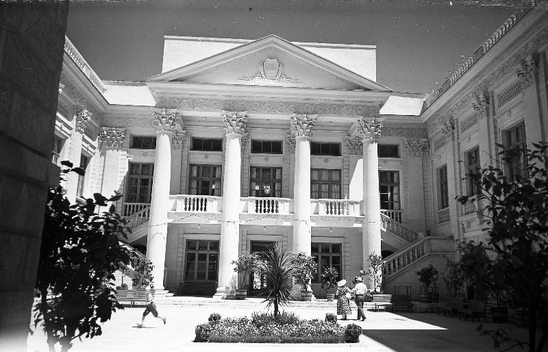 Сочи. Цен­траль­ный кор­пус са­на­то­рия "Но­вые Сочи". Автор фото Иван Шагин  / МАММ / МДФ