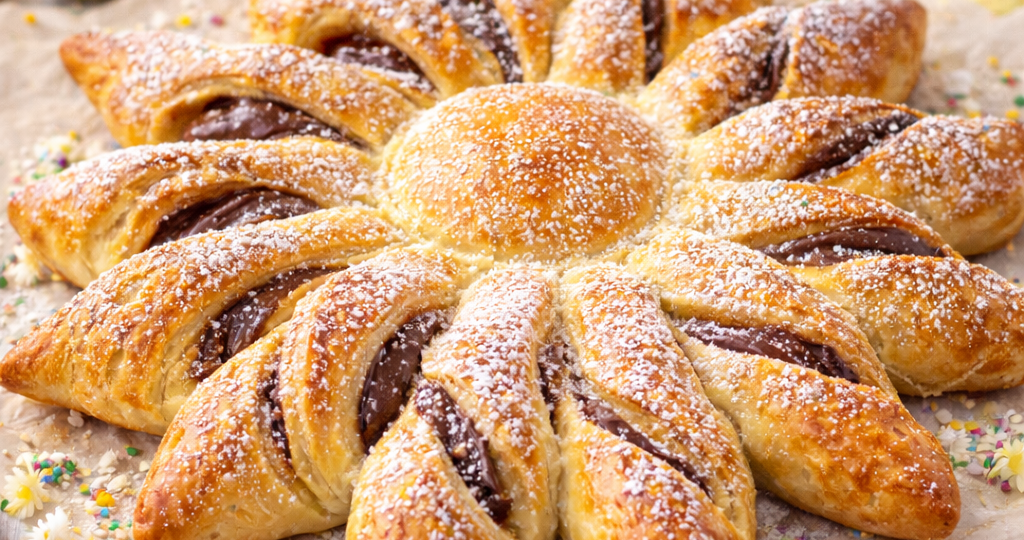 Пасхальный пирог «Солнце»: красивый пирог, который гости разбирают по кусочку