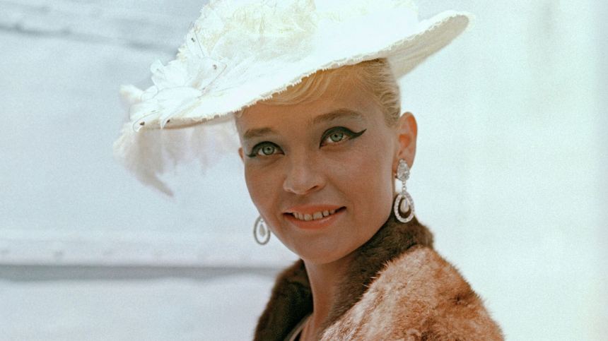 Фото: Кадр из фильма "Новые приключения неуловимых", режиссер Эдмонд Кеосаян, 1968г.