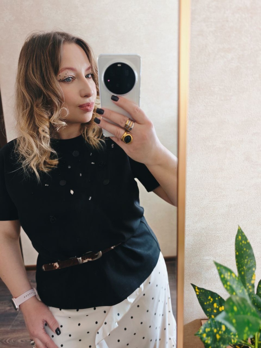 в моем гардеробе мало черного, но эта футболка приглянулась