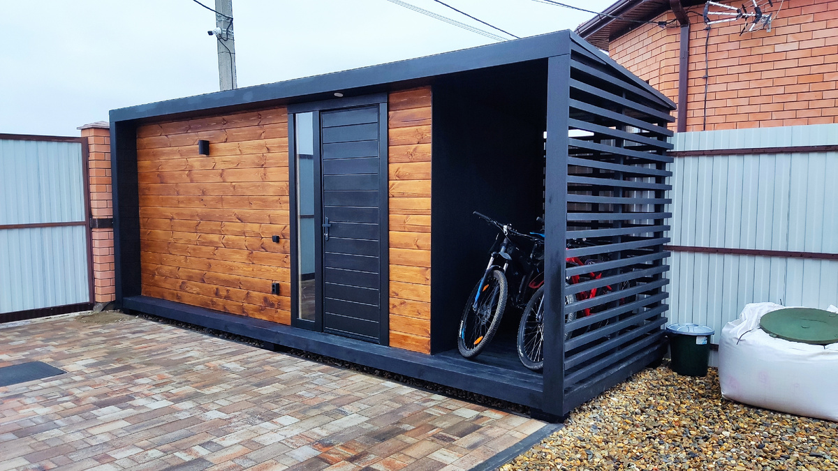 Дровник в данном случае используется для хранения велосипедов