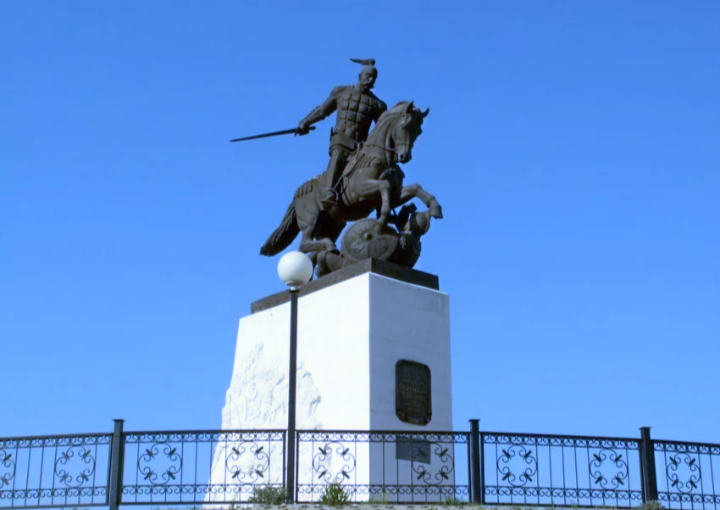 Памятник Святославу Игоревичу