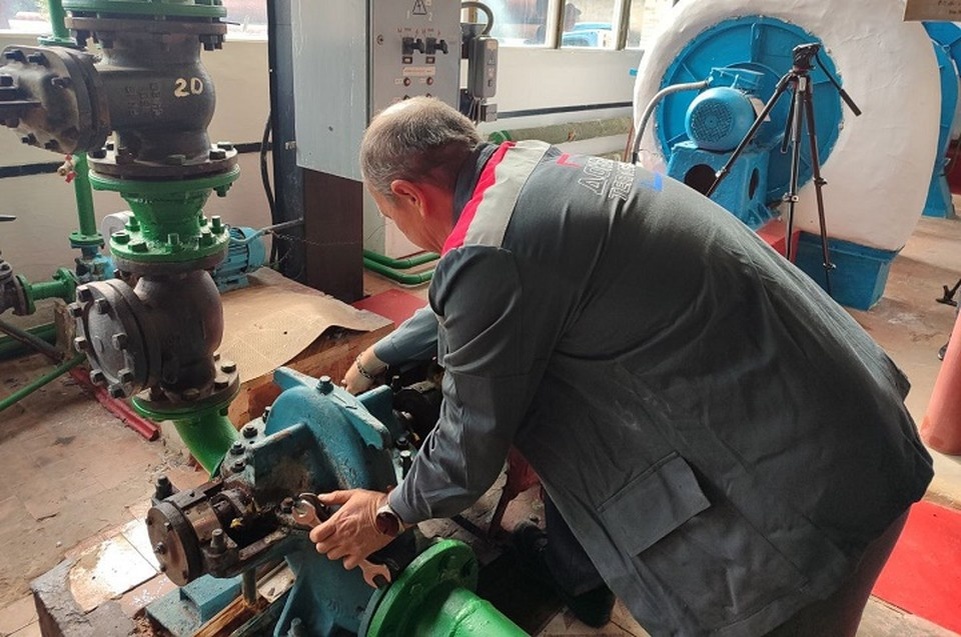    700 специалистов из регионов-шефов сейчас задействованы в бригадах водотеплоснабжения. Фото: Минстрой ДНР