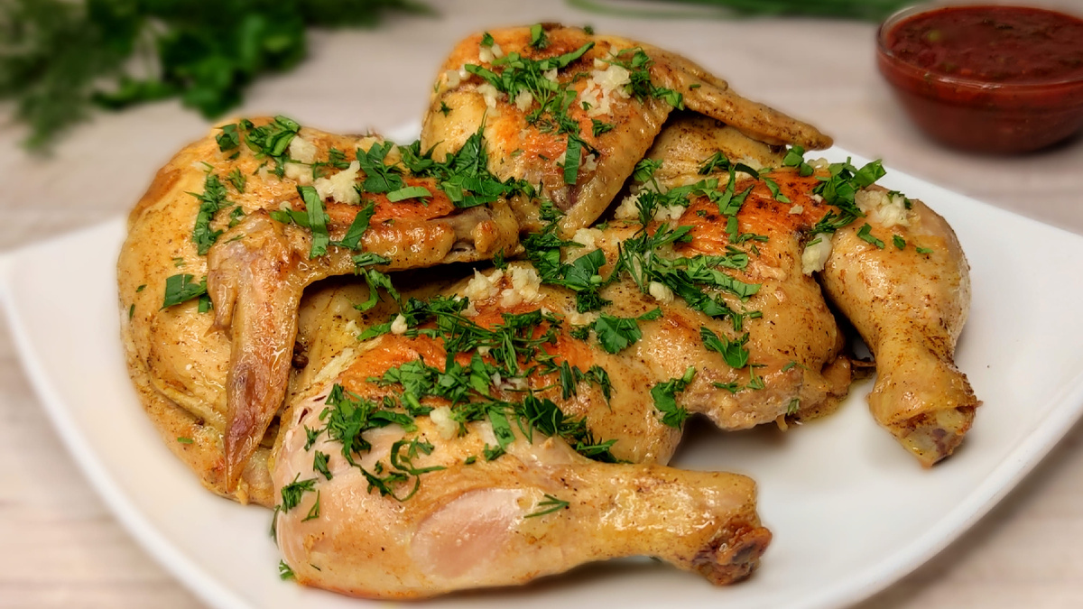 Курица жареная целиком на сковороде. Фото автора.