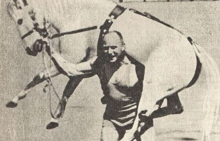 Настоящий русский богатырь.