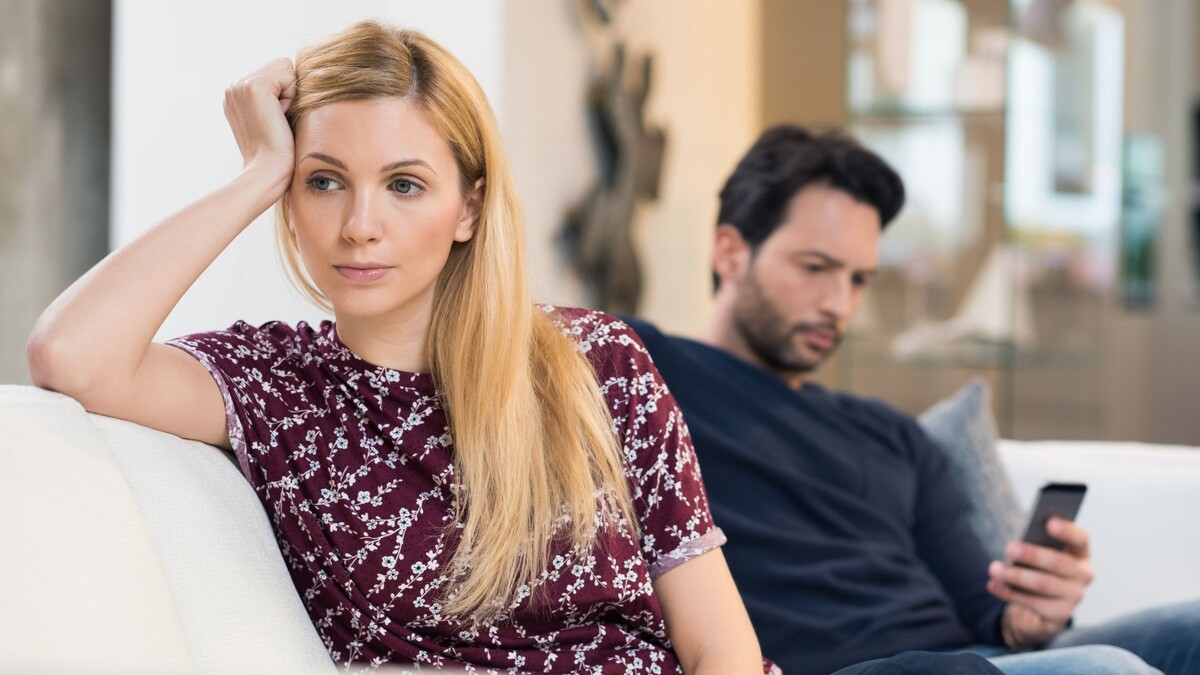 Сам по себе факт, что заявление о разводе чаще подаёт женщина, не означает, что именно она "разрушает семью" - так же как не означает и того, что мужчины менее заинтересованы в сохранении отношений.