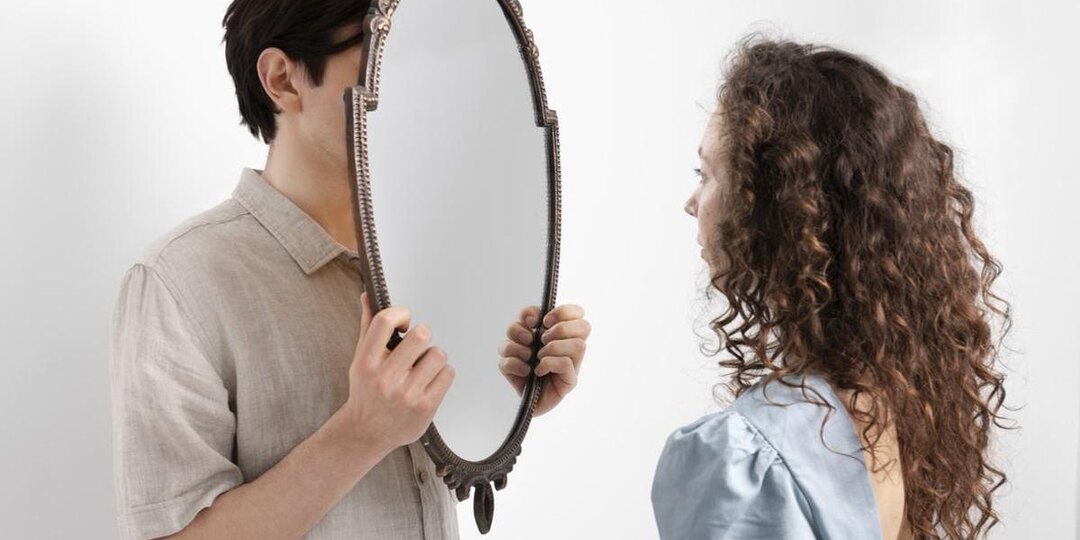 Почему, рассказывая о других, мы выдаем себя с головой?