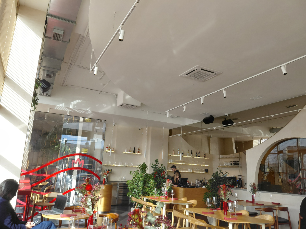 Интерьер зала "Важная Рыба"