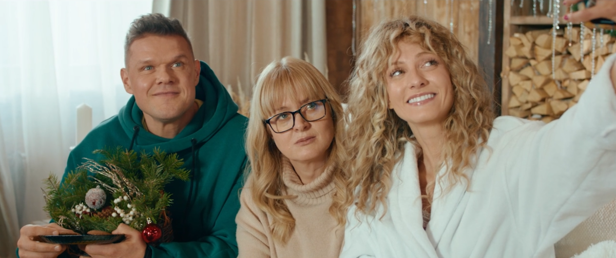 Кадр из кинофильма "Совсем ошалели", 2024 г., режиссер Ольга Френкель, сценаристы Ольга Френкель, Мария Миронова , композитор Руслан Лукьянов (скриншот)