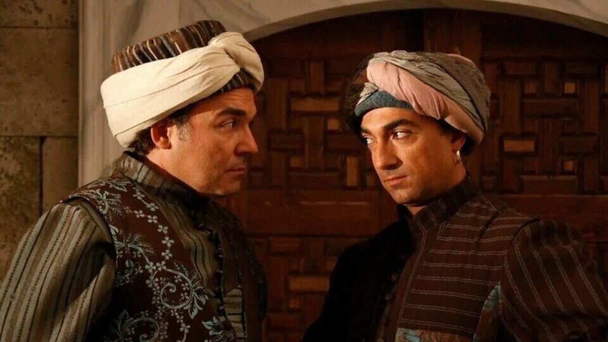 Друзья беседуют