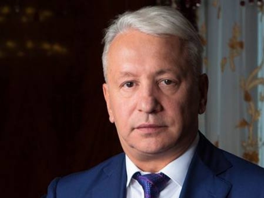 Знакомьтесь. Это Николай Александрович Колесов. Патриот. Россию любит. Но дома у него на Майорке. 