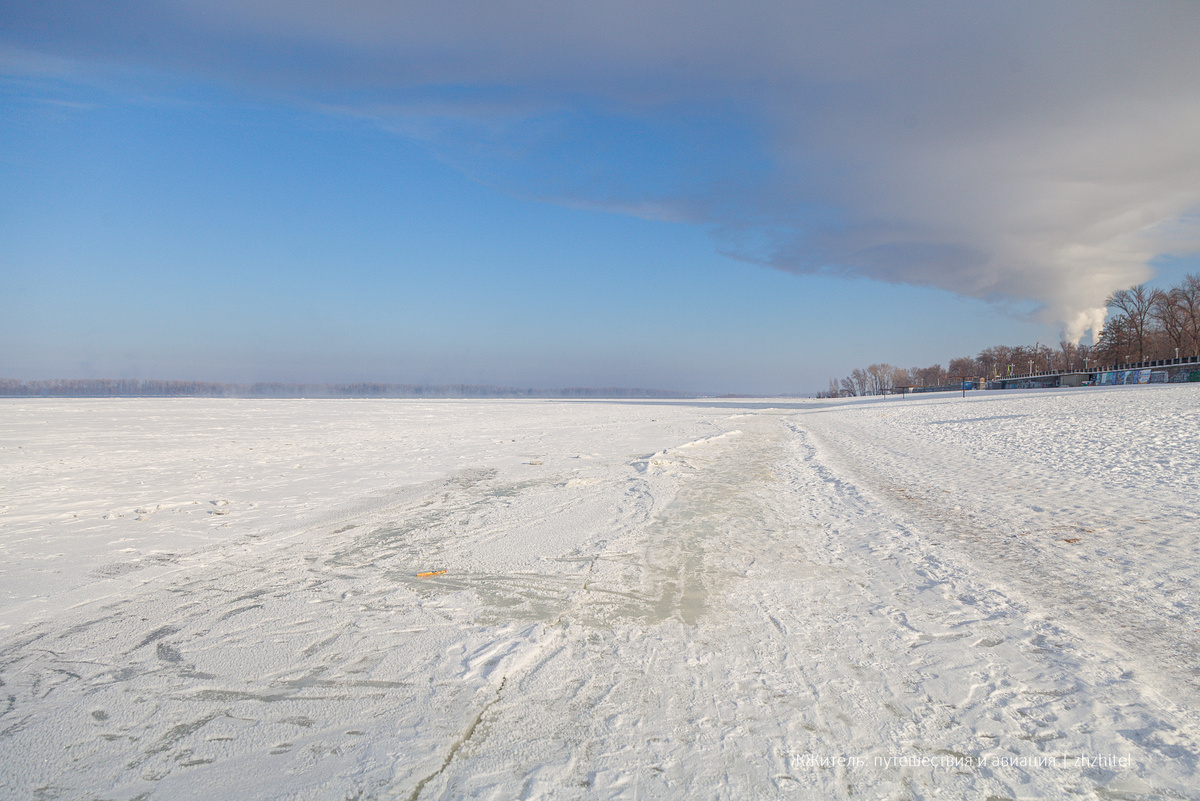 Кажется, что Волга замерла