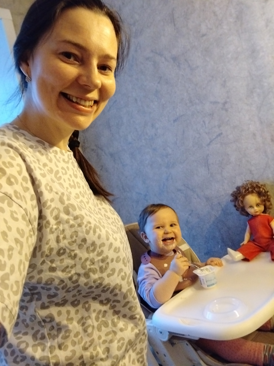 Ест сама, но только то, что нравится