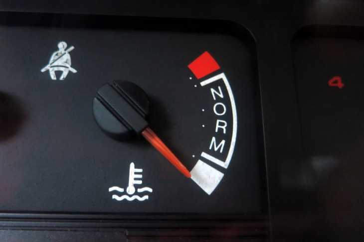 Нужно ли прогревать машину летом - что на самом деле происходит с двигателем?