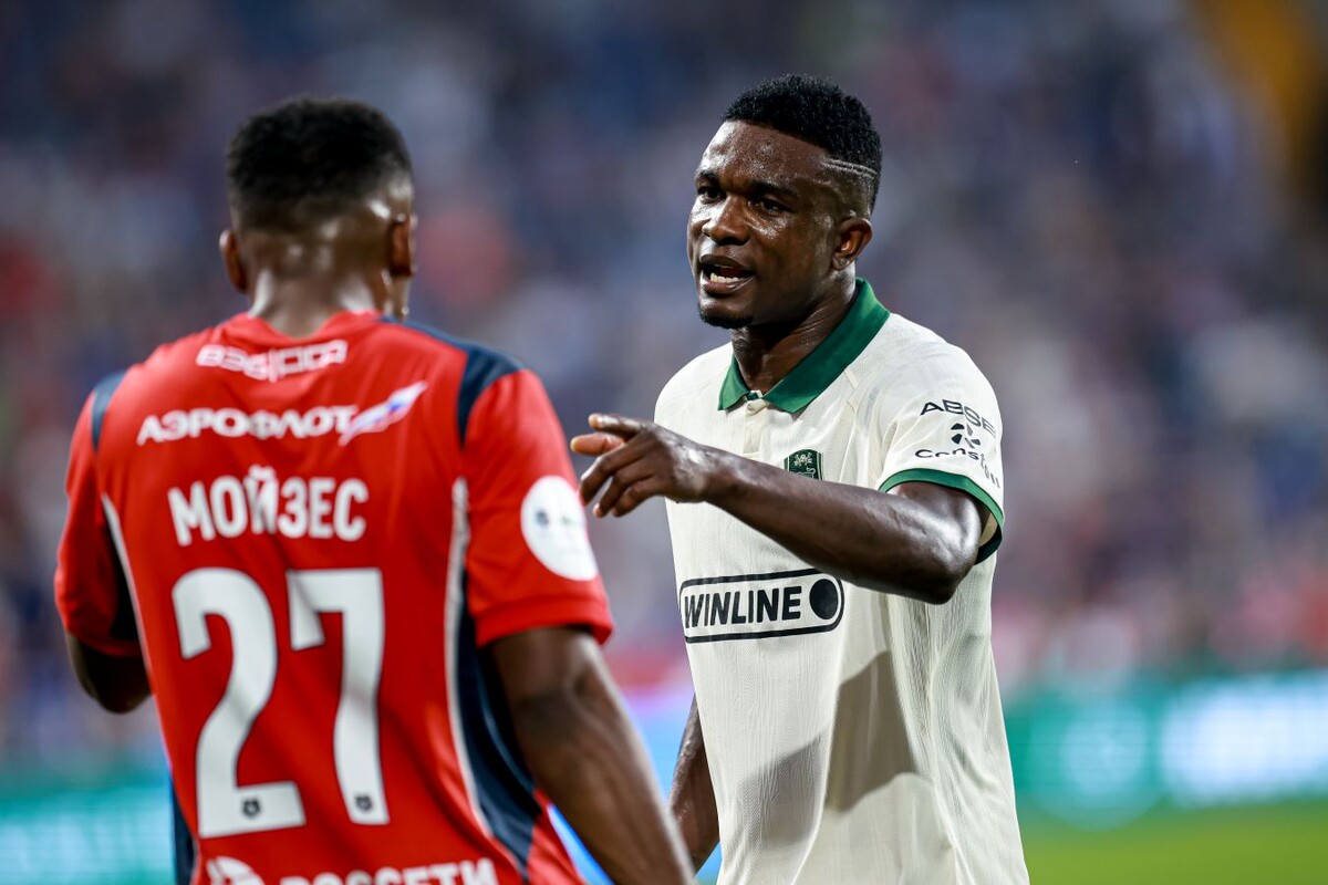 Армеец Мойзес и форвард "Краснодара" Джон Кордоба. Фото Чемпионат