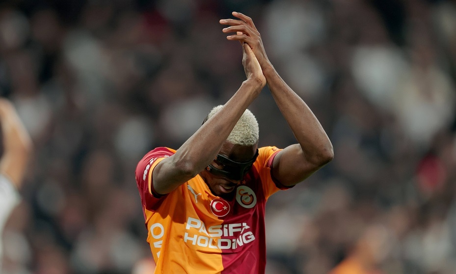    Осимхен, увидев баннер фанатов «Галатасарая», расплакался во время матча ЛЧ. Фото: Global Look Press