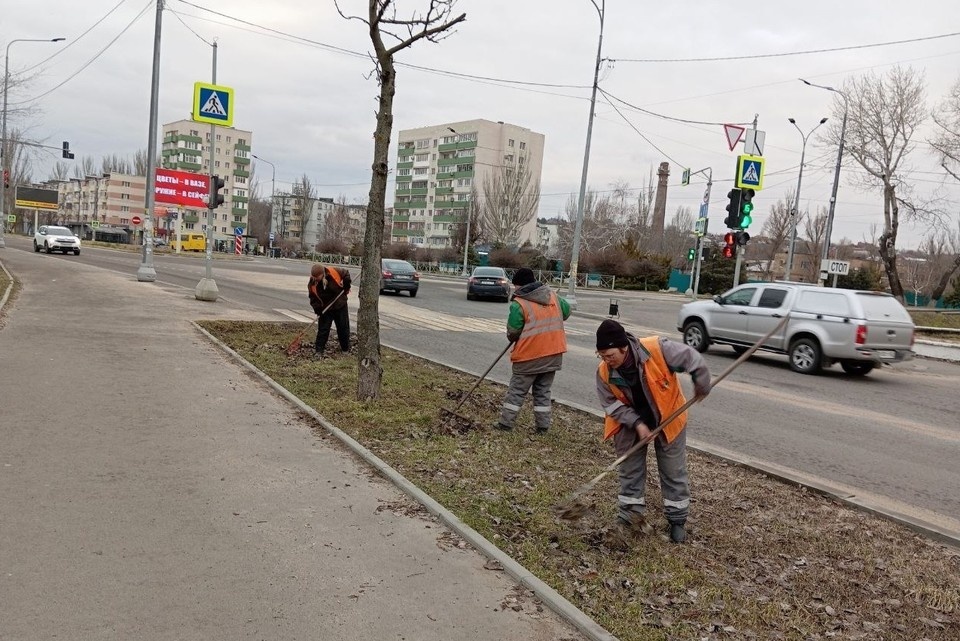    Особое внимание было уделено зеленым зонам вдоль проспектов Ленина, Лунина и Карпова, а также территории улицы Лавицкого. Фото: Администрация Мариуполя