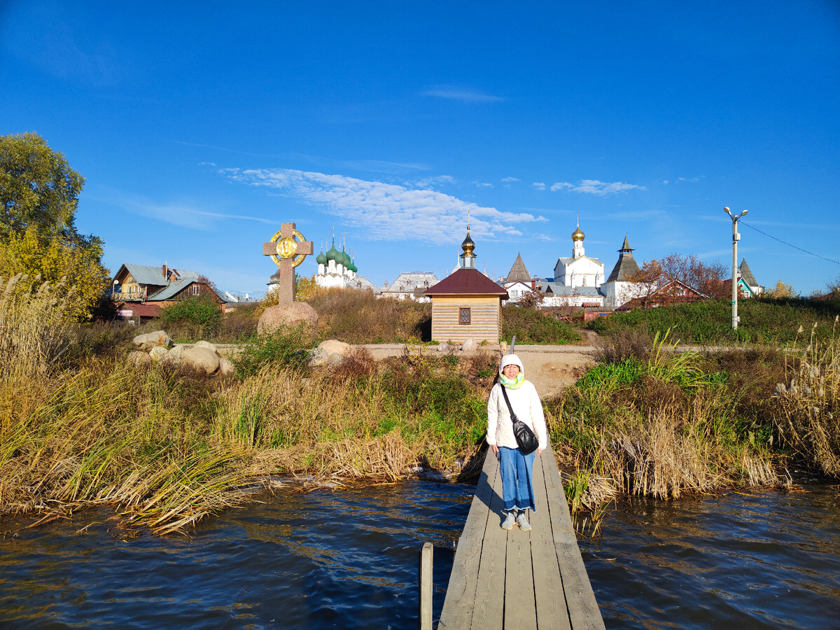 Зина оделась как пингвинчик ❤️ Она и Россия хорошо понимают друг друга. А сколько интересного за спиной.