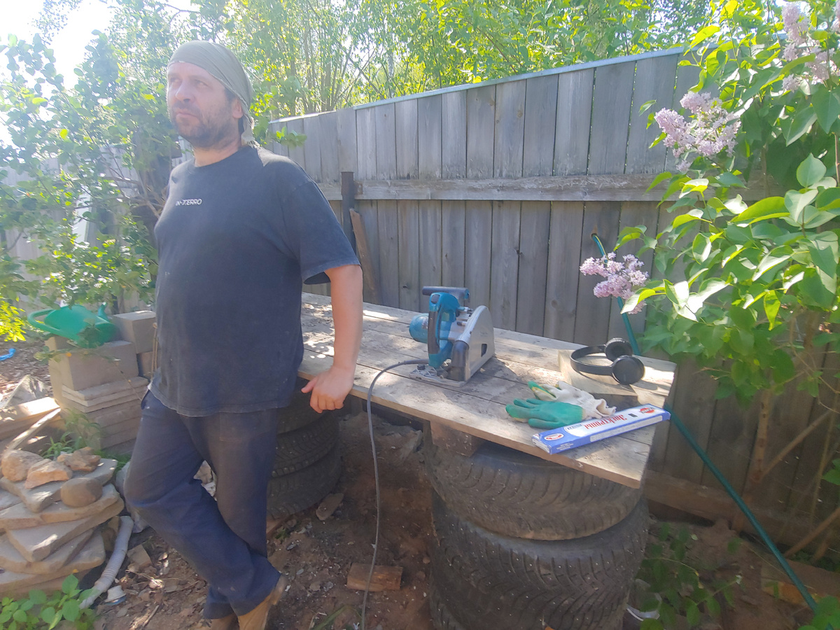 В дело пошли старые покрышки, что довольно удобно!