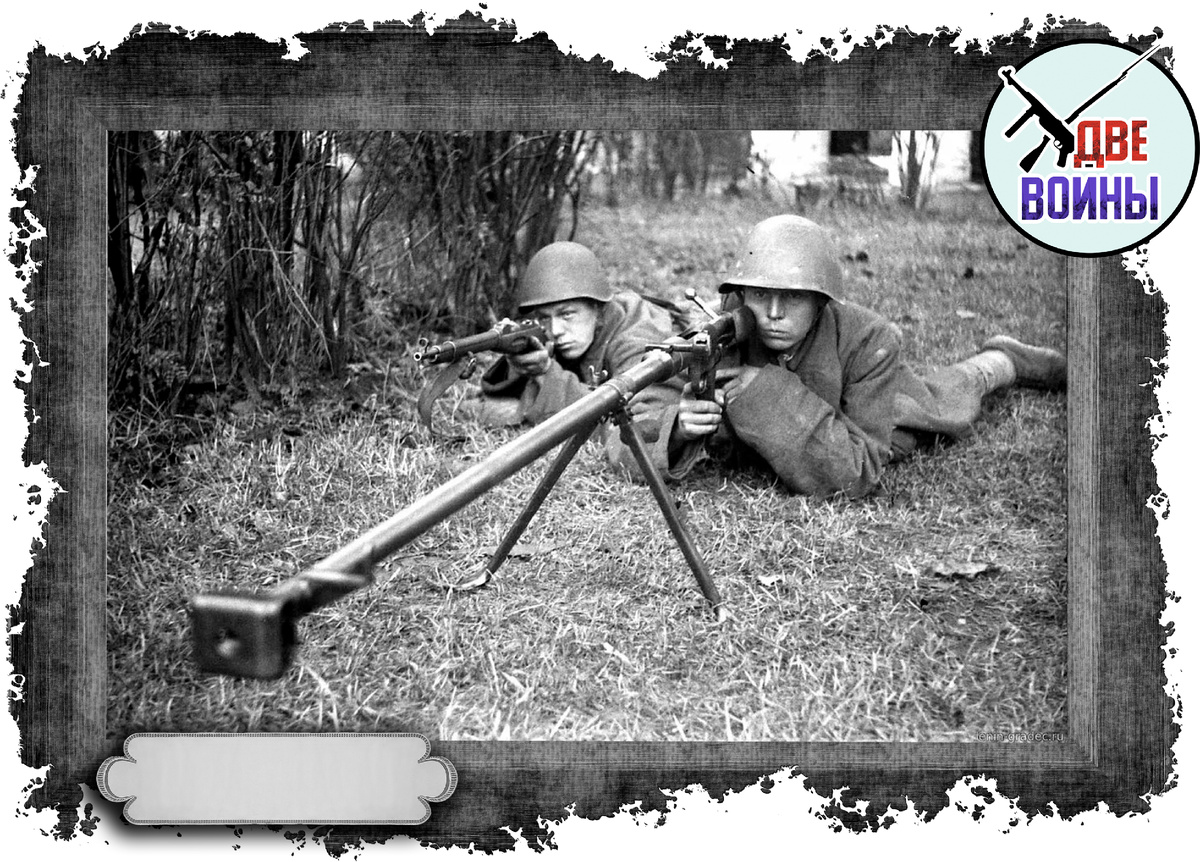 Красноармеец с ПТРС. Фото в свободном доступе.