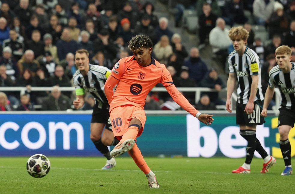 Ламин Ямаль принес "Барселоне" ничью в Ньюкасле на 96-й минуте. Фото: соцсети