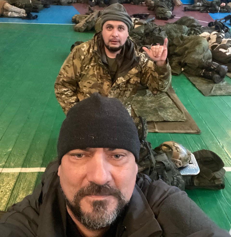    Владлен Татарский (на заднем плане) и Дмитрий Стешин в зоне СВО, архивный снимок. Дмитрий СТЕШИН