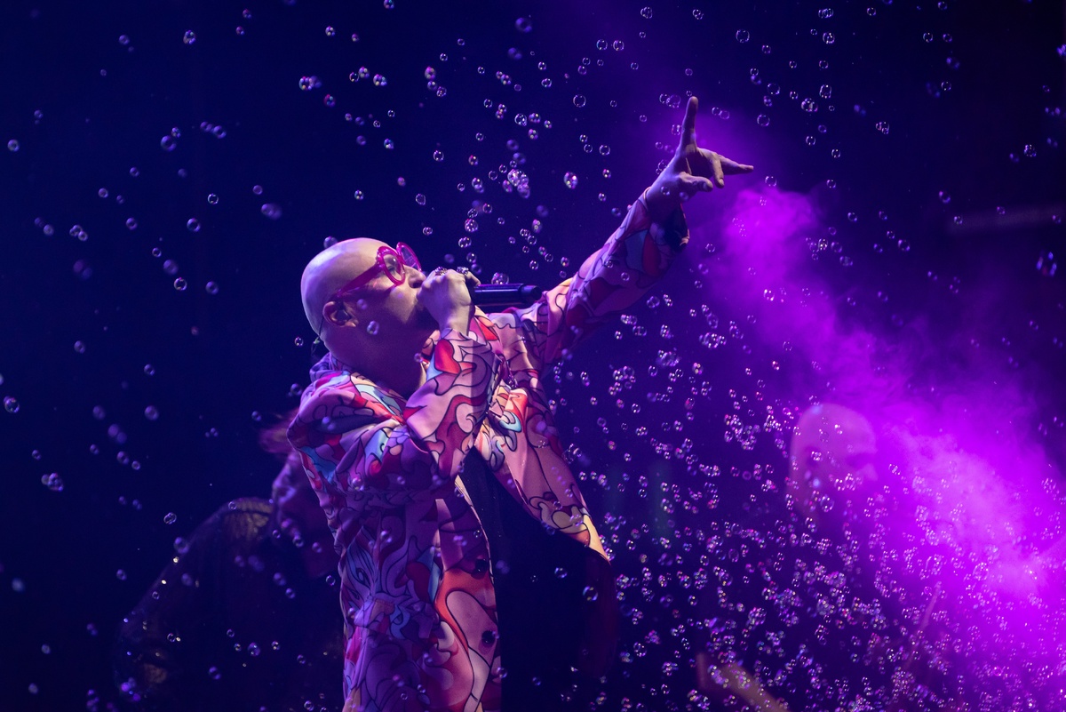    Шура на своем сольном концерте. Фото: предоставлено пресс-службой концерта