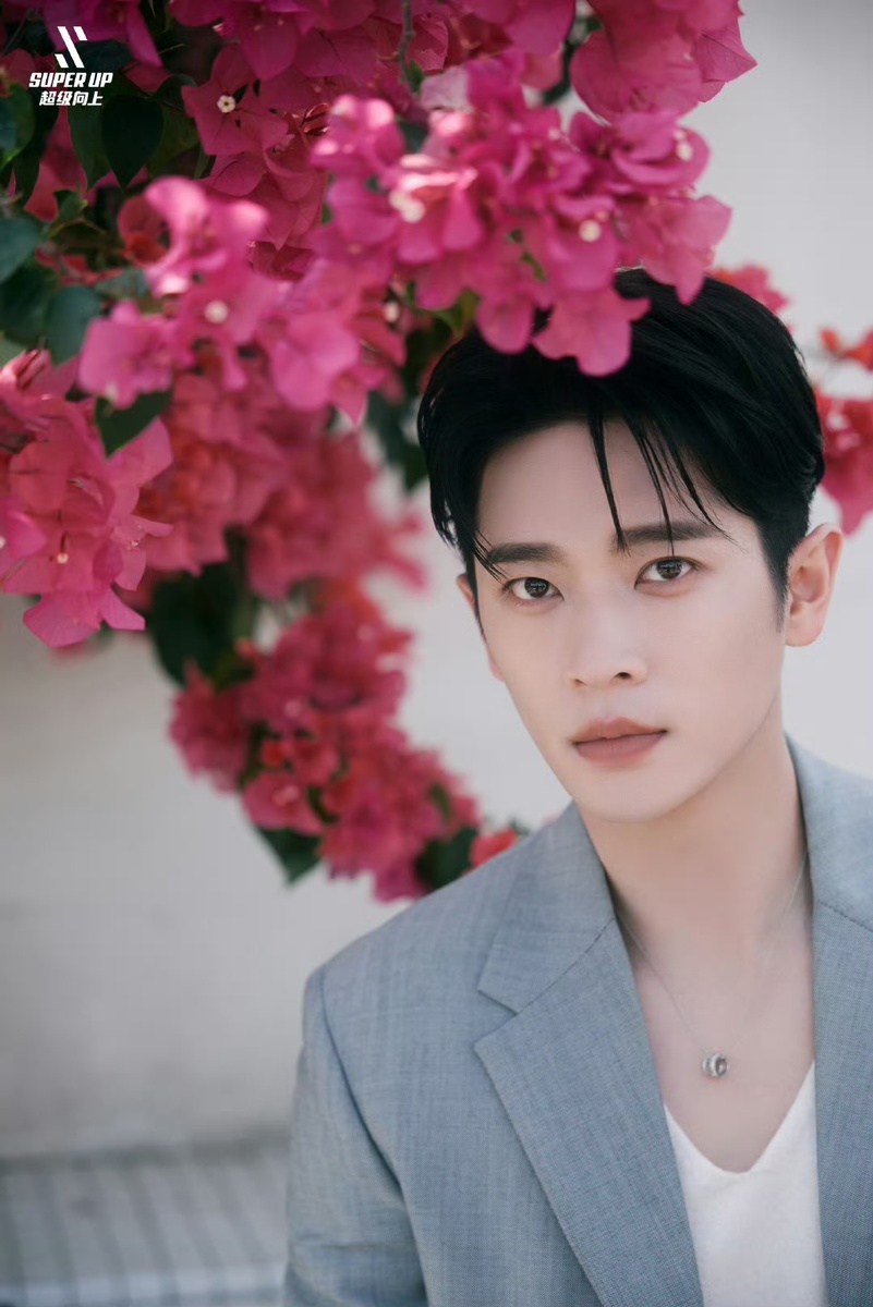 Актёр Чэн Лэй. Листайте галерею...