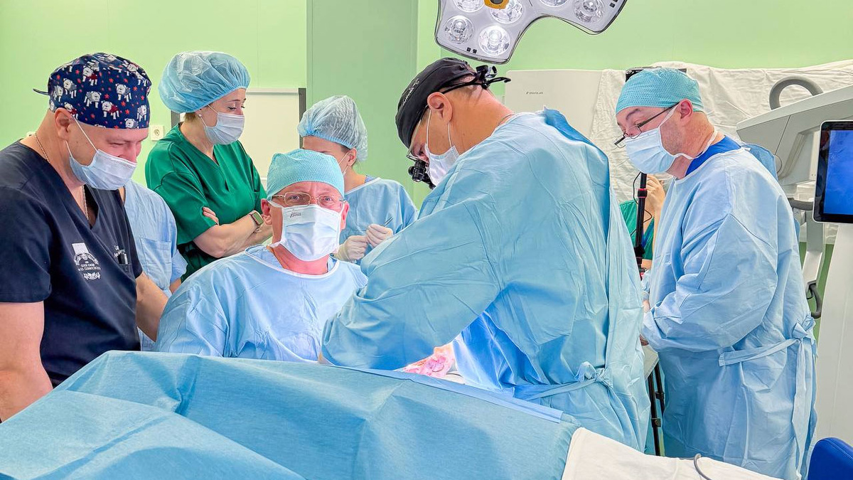    Уникальную операцию по трансплантации фрагмента кисти от донора провели в Москве