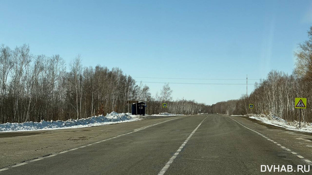    Остановка имеется на трассе. Далее - на такси или пешком