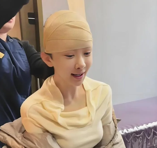 Такая счастливая сидит