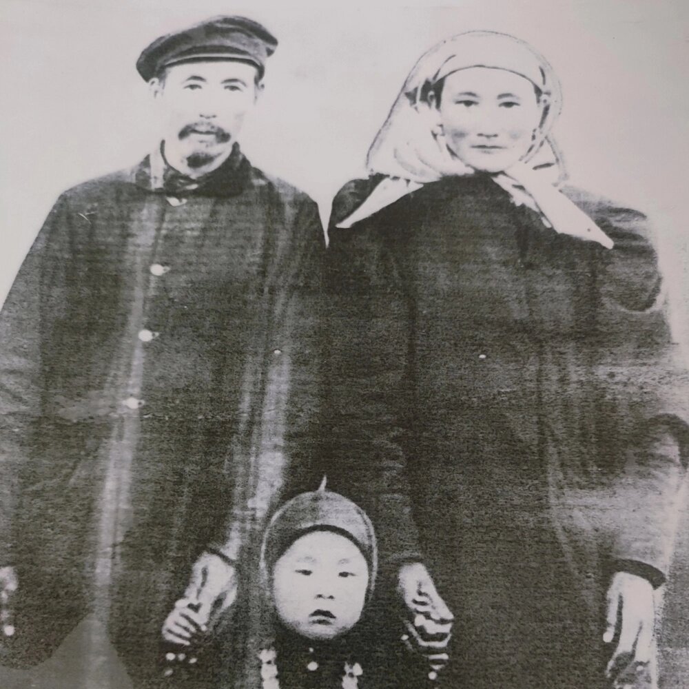    Семья Марины Атласовой. Фото: Усть-Майский краеведческий музей