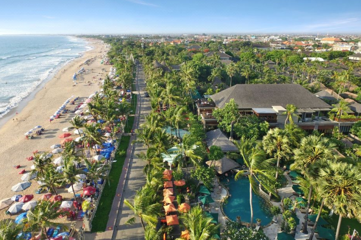 Legian Beach Hotel Bali: обзор отеля