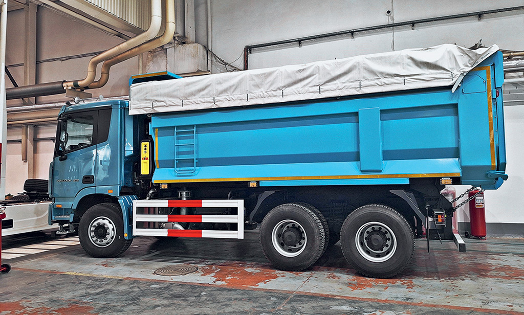 Кабина как у «Валдая 45», но с низкой крышей.