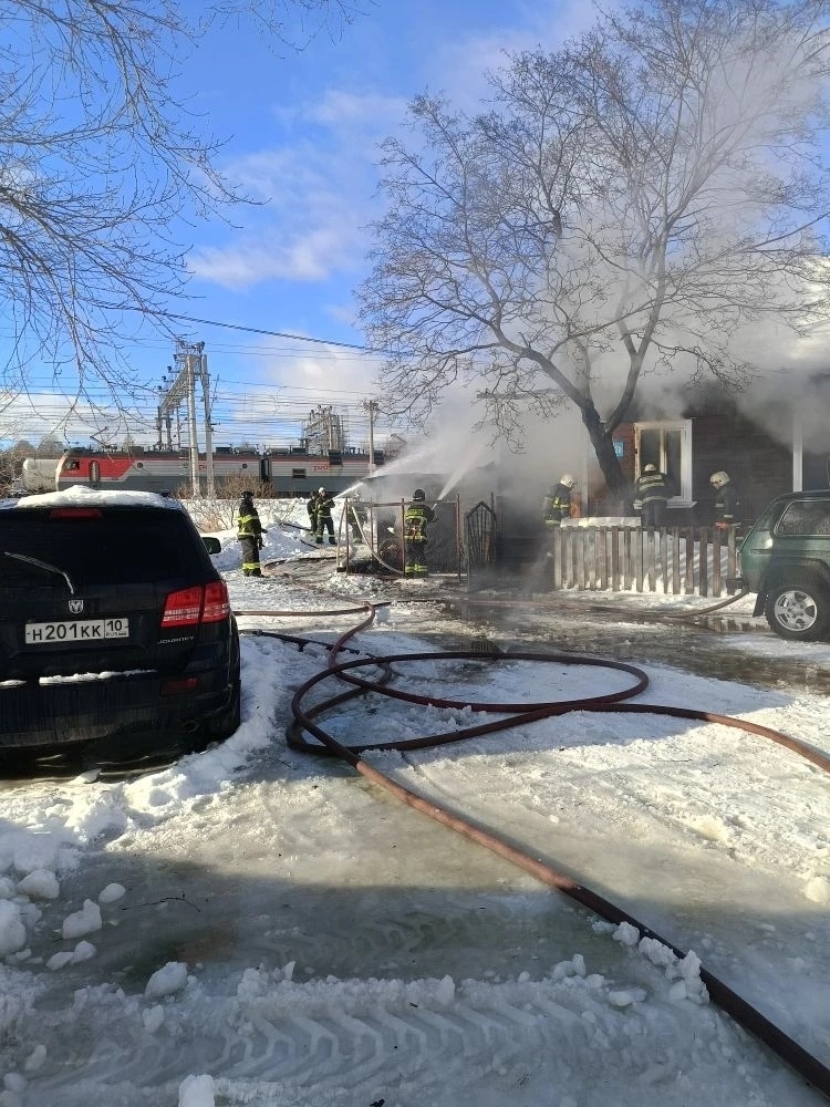        Мужчина и женщина получили ожоги на пожаре в МедвежьегорскеОтряд противопожарной службы Медгора