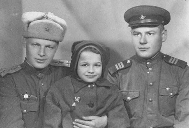 Вера Иванова с бойцами