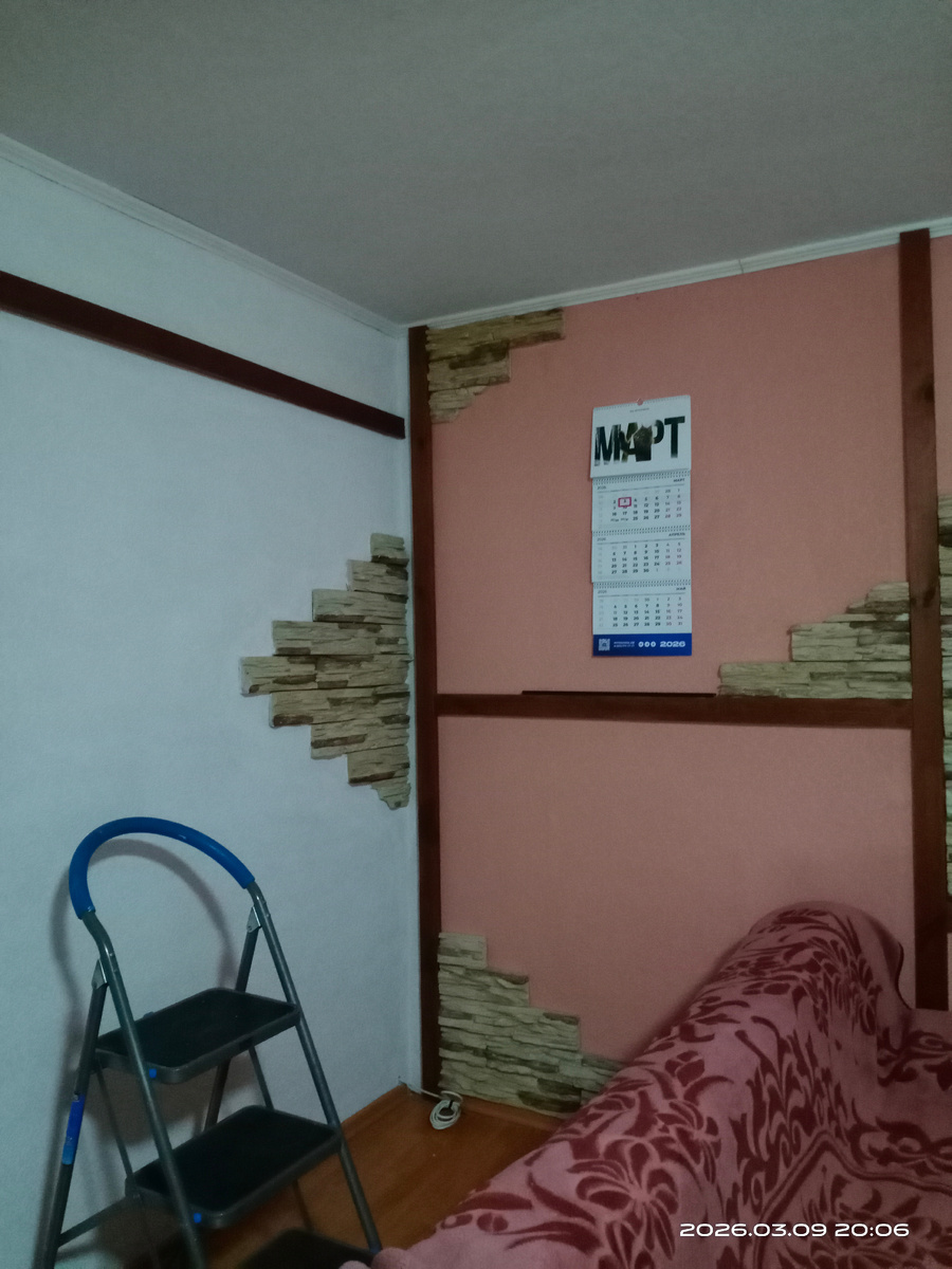 Часто строится из 💩 и палок. В этот раз, всё уже в наличии, я только перекрашиваю. 