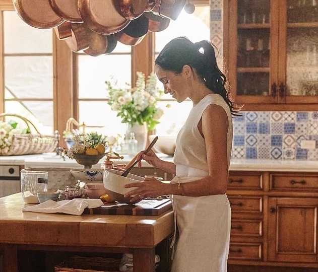 Меган Маркл также заявила, что берет на себя «полный контроль» над своим брендом As Ever и будет теперь развивать его «на международном уровне».