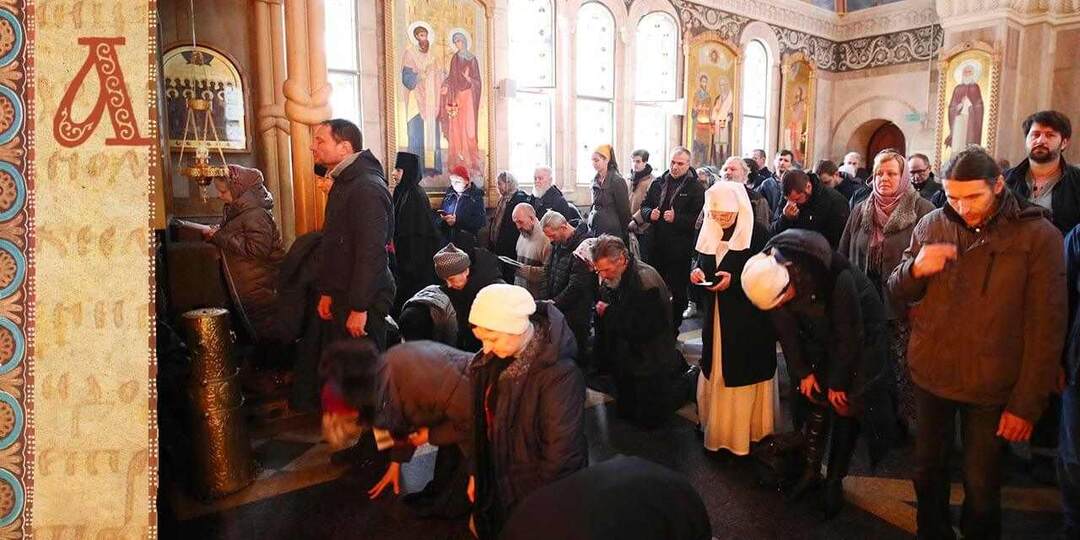Поклоны в церкви. Что нужно знать?