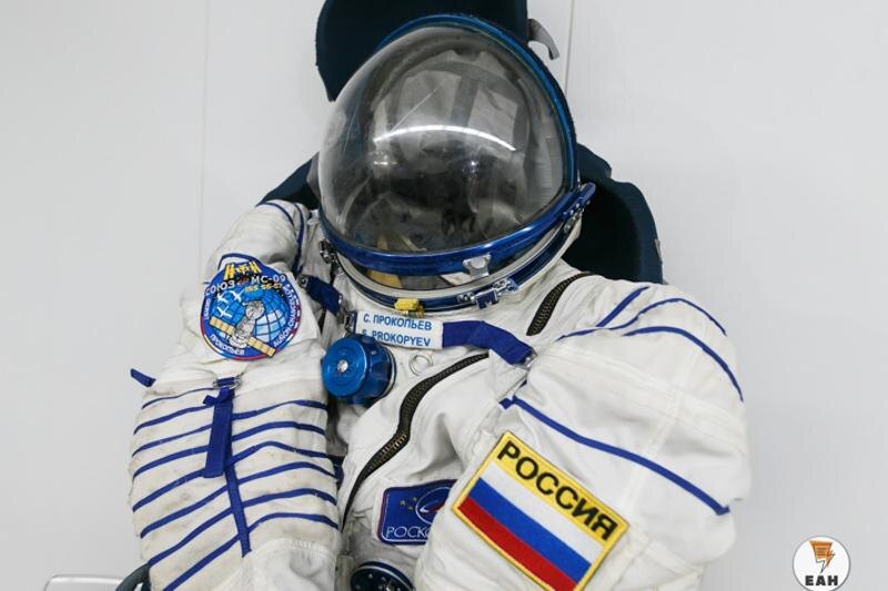    Скафандр космонавта