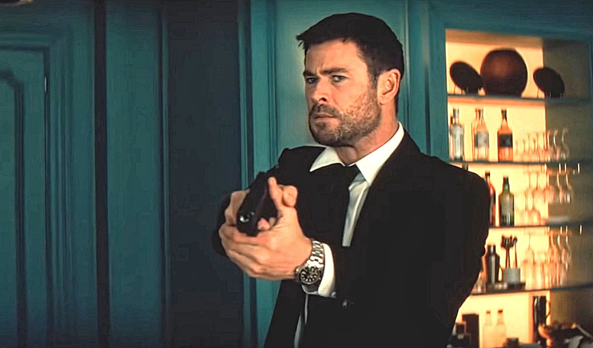 Напомнило вдруг: точно - Крис Хемсворт же семь лет назад в "Людях в чёрном" снимался! 