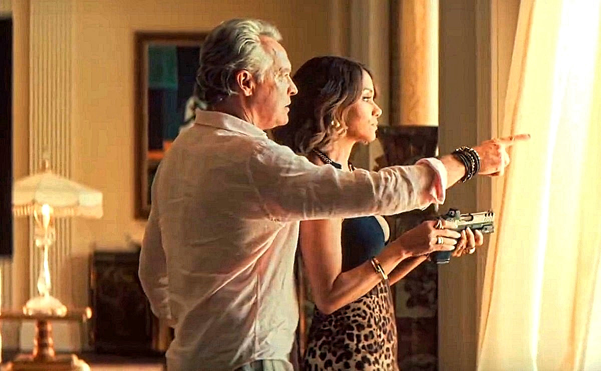 Всем, кто ждёт, когда Холли Берри начнёт наконец играть старушек - чёрта с два, не дождётесь! 