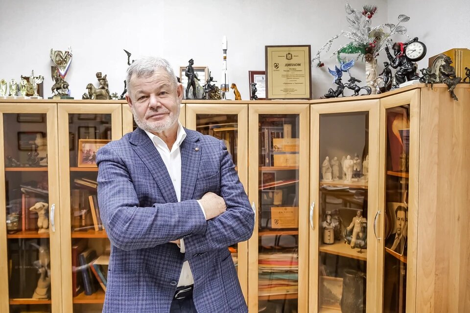 Главный врач СОКПБ Михаил Шейфер гордится театралами и поддерживает их в любых начинаниях
Фото: Светлана МАКОВЕЕВА.