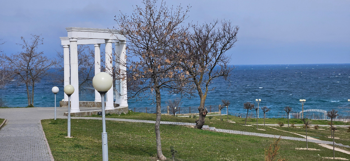 Парк Ахматовой в марте