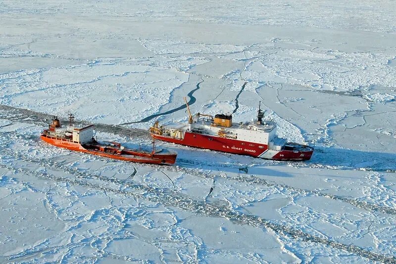 Как маленький ледокол водит большие суда: секретный прием капитанов