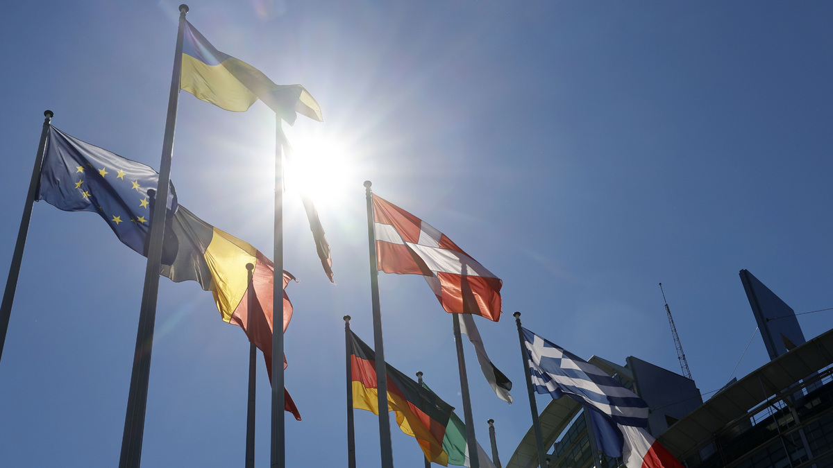    Евросоюз флаги украинский флаг Украины АР