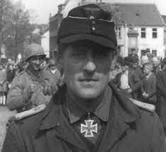 Альберт Эрнст (15 ноября 1912 года, Вольфсбург — 21 февраля 1982 года, Изерлон) — командир первого взвода первой батареи 519-го тяжелого дивизиона истребителей танков Панцерваффе. Танковый ас, командир САУ «Nashorn». Получил прозвище «Витебский тигр», уничтожив 14 советских танков в районе Витебска, сделав при этом всего 21 выстрел. Кавалер Рыцарского креста Железного креста. Уничтожил более 80 танков (по другим данным 55 или 54). 16 апреля 1945 года Альберт Эрнст сдал своё подразделение в Изерлоне 99-й пехотной дивизии США на официальной церемонии капитуляции