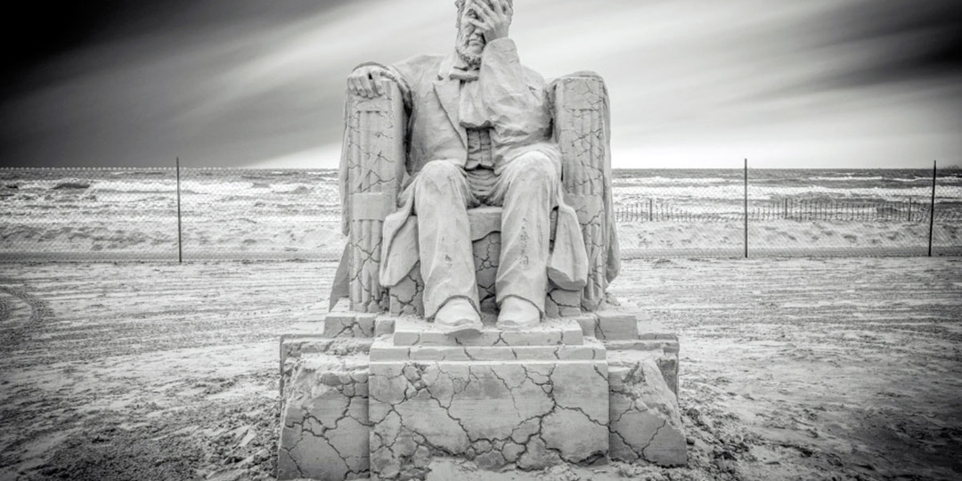 Теория заговора — что это такое и почему не всегда стоит верить официальным версиям