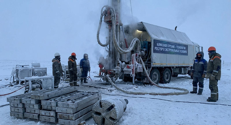 В данном аналитическом материале мы подробно разберем ключевые технологии алмазного бурения, их рабочие характеристики и критерии выбора инструмента для горнодобывающих, нефтегазовых и инженерных проектов.
